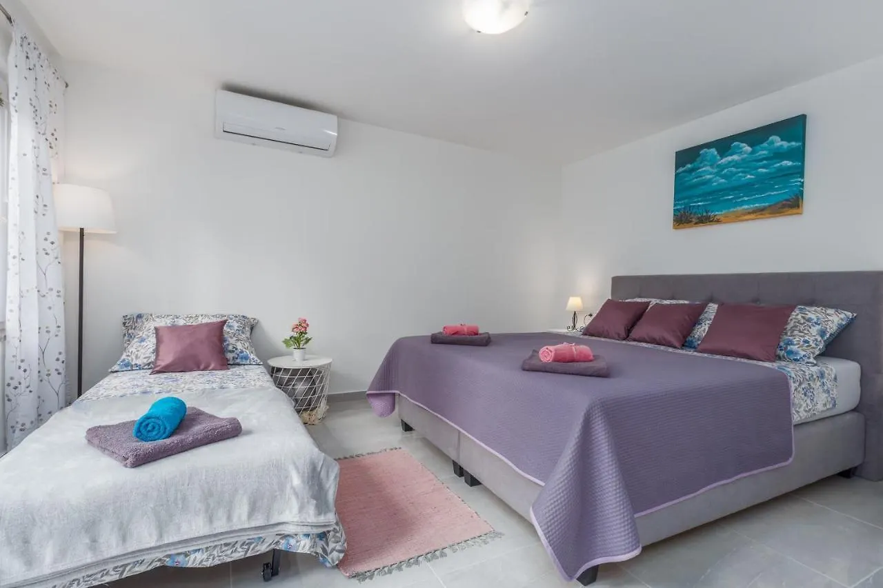 Apartment Lacea Pola 0*,  Croazia