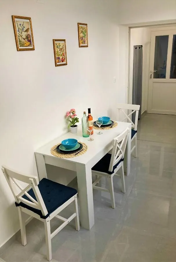 Apartment Lacea Pula 0*,  Kroatien